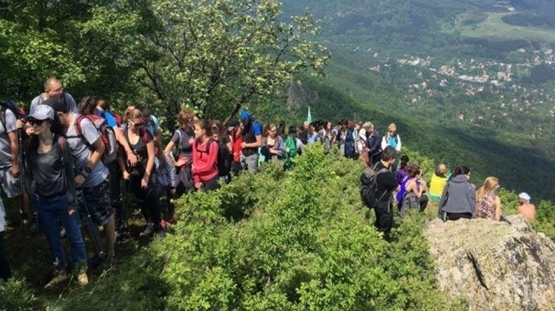 1000 души изкачват Копитото в памет на Боян Петров