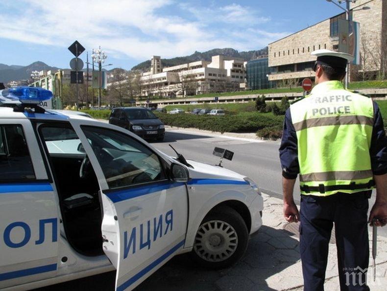 ГРЕДА: Шофьорка метна 20 кинта на полицай, не ѝ се размина