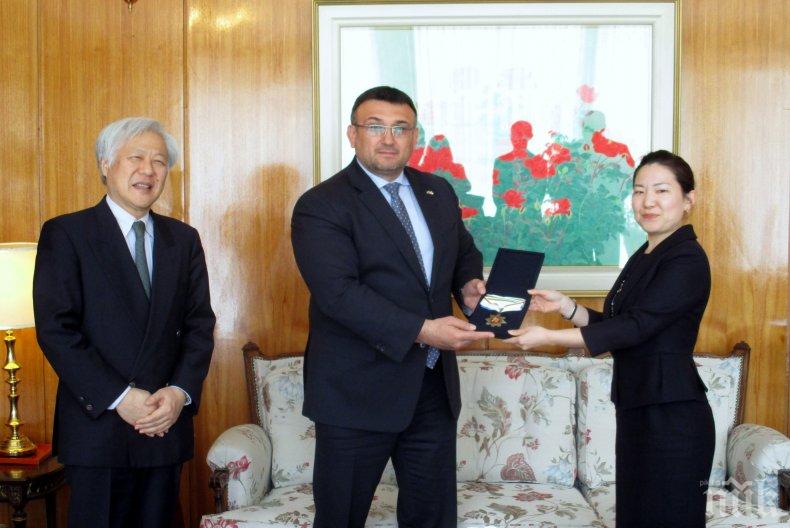 Министър Младен Маринов връчи почетен медал на МВР на Мика Таканаши