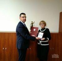 Сотир Цацаров награди прокурори в Бургас