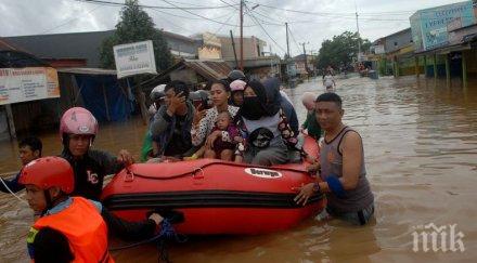 десет загинали четирима пострадали наводнения индонезия