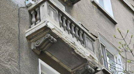 столична община сградата падналата мазилка граф игнатиев опасна снимки