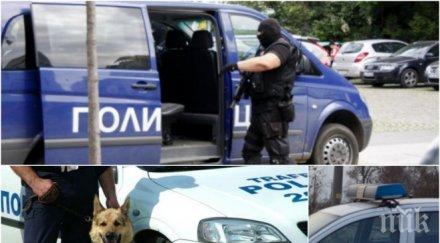 извънредно куклен обсада мелето полиция тараши къщите