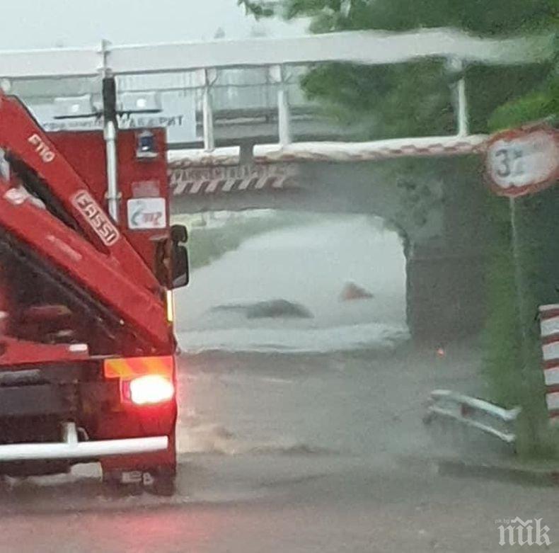ПЪРВО В ПИК: Плевен под вода: МВР и пожарната разчистиха града за минути (СНИМКИ) 