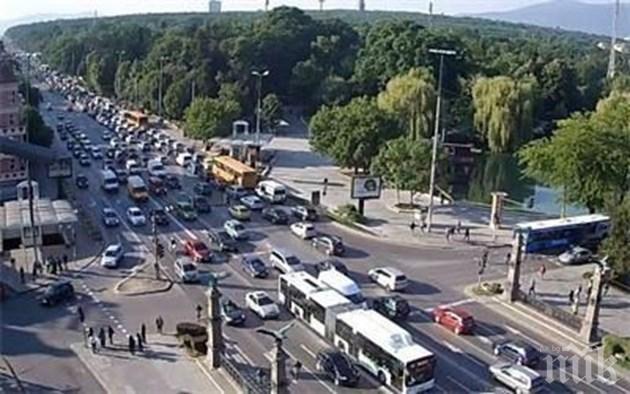 Футболен мач променя трафика на Орлов мост