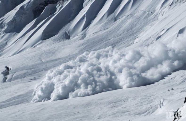 Лавина уби четирима души в швейцарските Алпи