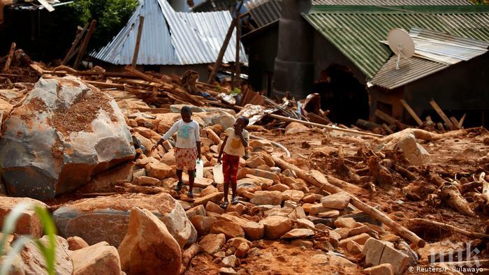 Расте броят на жертвите на циклона Кенет в Мозамбик
