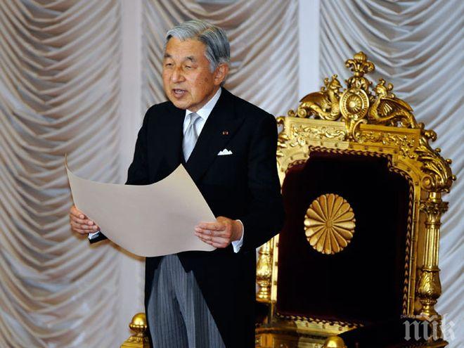 Японският император отстъпва трона на сина си