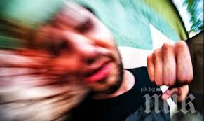 В Атина пребиха мъж заради тениска с македонски надпис
