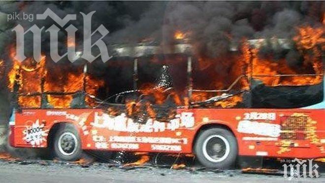 Автобус на градския транспорт горя във Варна