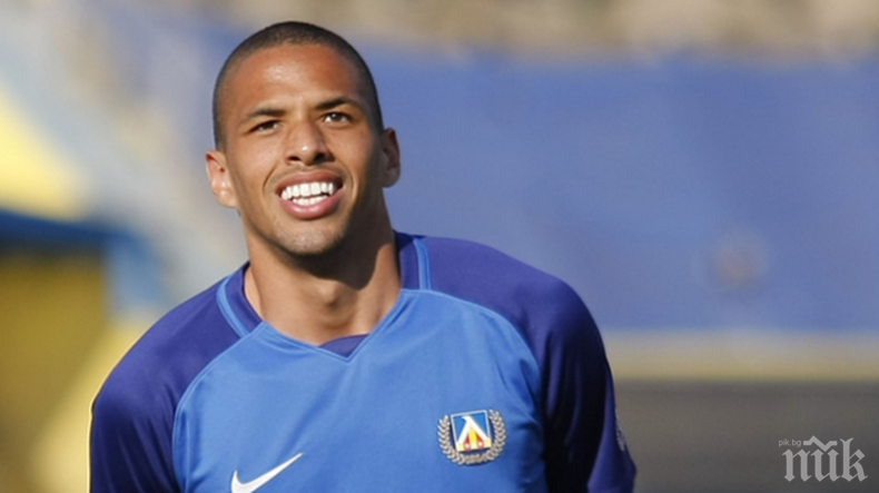 Връщат на Левски син на бразилска легенда