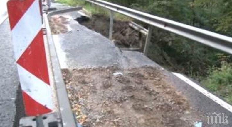 Пътят Балчик-Каварна пропада две години след последния ремонт