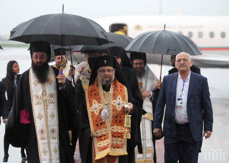 Благодатният огън идва и тази година, вижте как