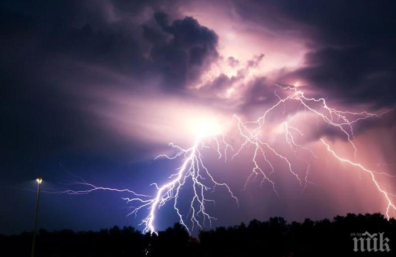 Над 66 000 мълнии в Югоизточна Европа на Велика събота