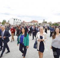 Кандидатите за евродепутати Ева Майдел и Лиляна Павлова присъстваха на откриването на обновения централен градски площад в Костинброд