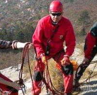 АКЦИЯ: Спасиха горски служител, пропаднал в пещера 