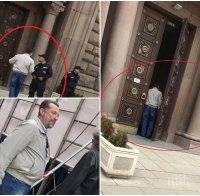 ФОТО БОМБА В ПИК: Какво прави новото протеже на Нинова Иво Христов в президентството по време на митинга на БСП (СНИМКИ)