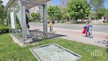 Вандали потрошиха десетки спирки в Пловдив