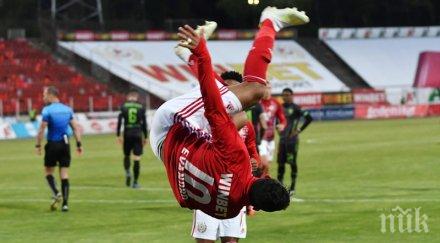 извънредно любопитно трио оглавява армейците имената крайно интересни