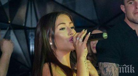 нова бройка мистериозен мачо вози гери никол сърф снимка