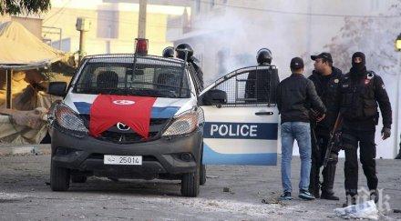 полицията тунис разстреля трима екстремисти