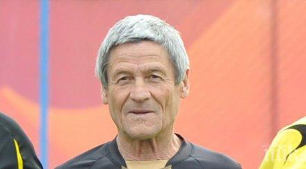 последно сбогом стотици стекоха поклонението чико снимки