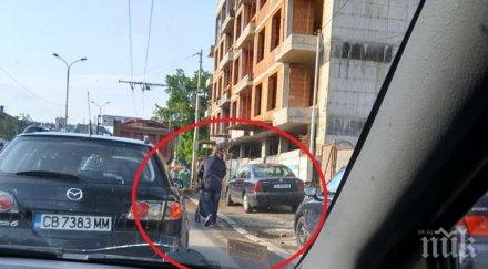 потрес столицата бебешката количка пътя колите тротоара