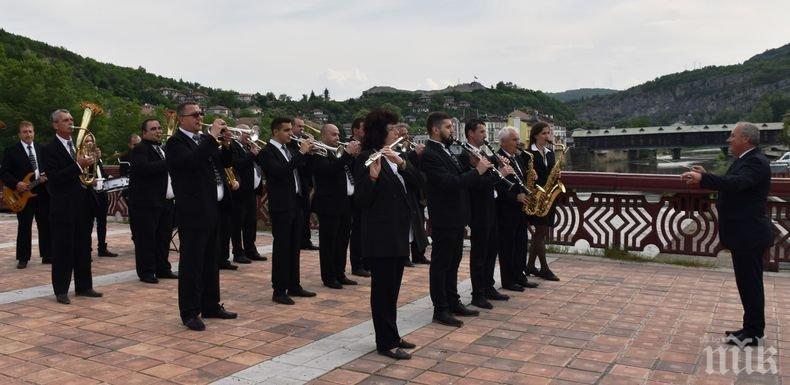 Фестивал на духовите оркестри се провежда в Ловеч