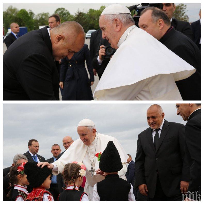 ПЪРВО В ПИК TV! Борисов посрещна папа Франциск в София. Ето какво си казаха на четири очи (ОБНОВЕНА/СНИМКИ)
