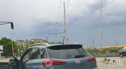 брутално плевен здравеняк нападна жена пътя сеирджии гледат помагат