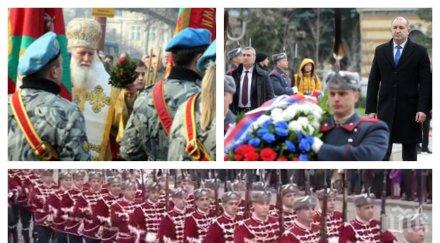 извънредно пик гергьовден осветиха бойните знамена българската армия президентът радев положи венец паметника незнайния воин снимки обновена