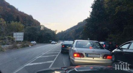 пътя катастрофа блокира движението входа софия владая