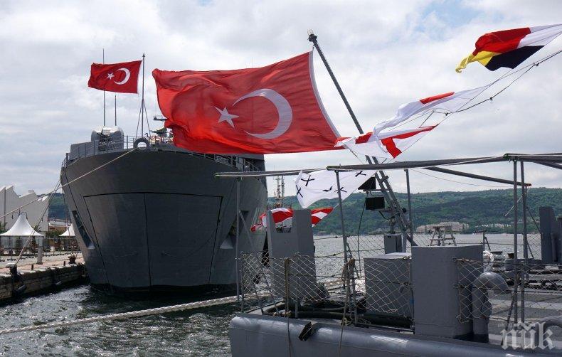 Турски бойни кораби акостираха във Варна (СНИМКИ)