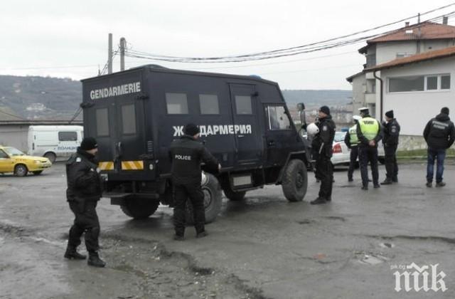 Прокуратурата иска задържане на безчинствалите в Кърнаре цигани