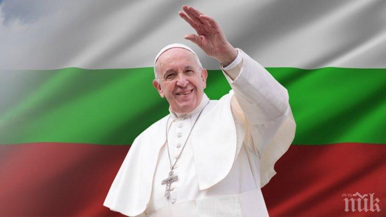 ИЗВЪНРЕДНО В ПИК TV: Папа Франциск наруши протокола преди неделната молитва Царица небесна 
