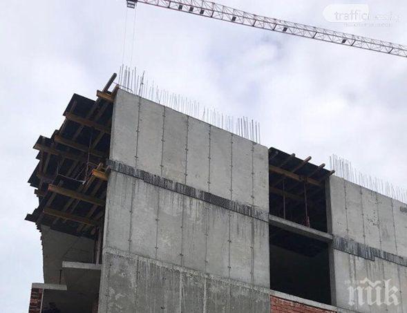 Арматура падна от строеж в Пловдив, удари три коли (СНИМКИ)