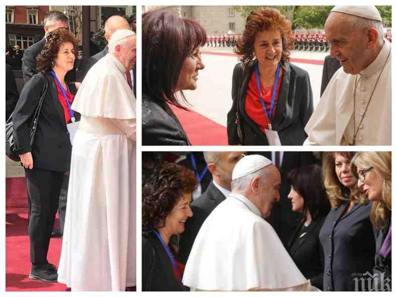 САМО В ПИК! Бурни дебати в мрежата за преводачката на папата: Разкостиха я, че дошла по клинче и с пазарска чанта при Светия отец