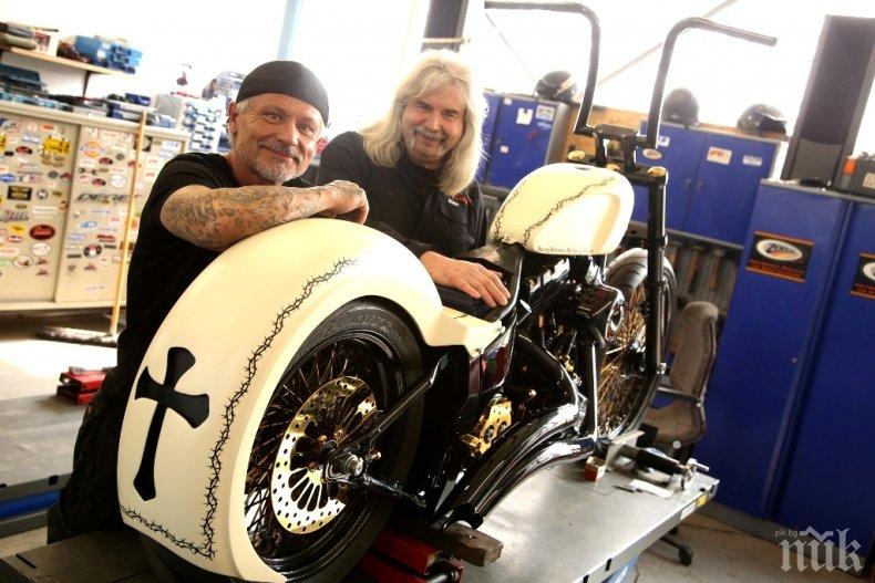 Правят уникален мотоциклет за папата (СНИМКИ)