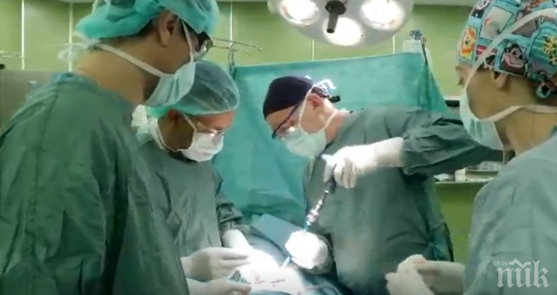 8 ЧАСА БИТКА: Лекари от България и САЩ направиха уникална операция на дете