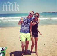 Деян Донков на море с Радина Кърджилова и сина си