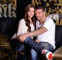 Благо Джизъса дари с лъскаво Порше съпругата си Христина