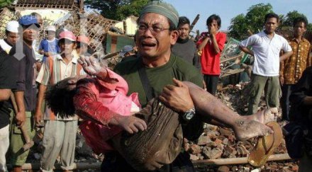 деца станаха жертва земетресението индонезия