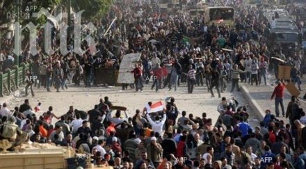 кайро полицията армията опитват потушат протестите ислямистите