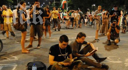 орлов мост продължава блокиран голямо множество