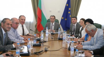 орешарски обмислят законови протекции малките средните фирми