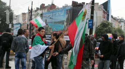 протестиращи подкрепа орешарски искат оставката президента