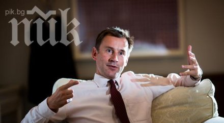 британски министри атакуват имигрантите заради опашките болниците