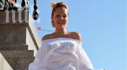 голата репортерка протестите искала направи шоу