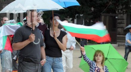пороят стресна протестиращите 2000 скандират мафия оставка