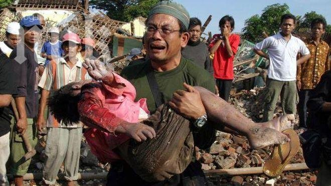 6 деца станаха жертва на земетресението в Индонезия

